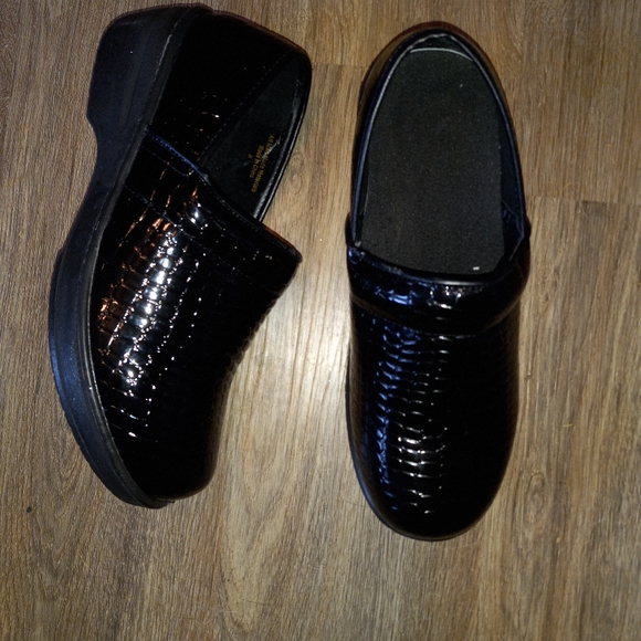 Women's Loafers - Picture 2 of 8